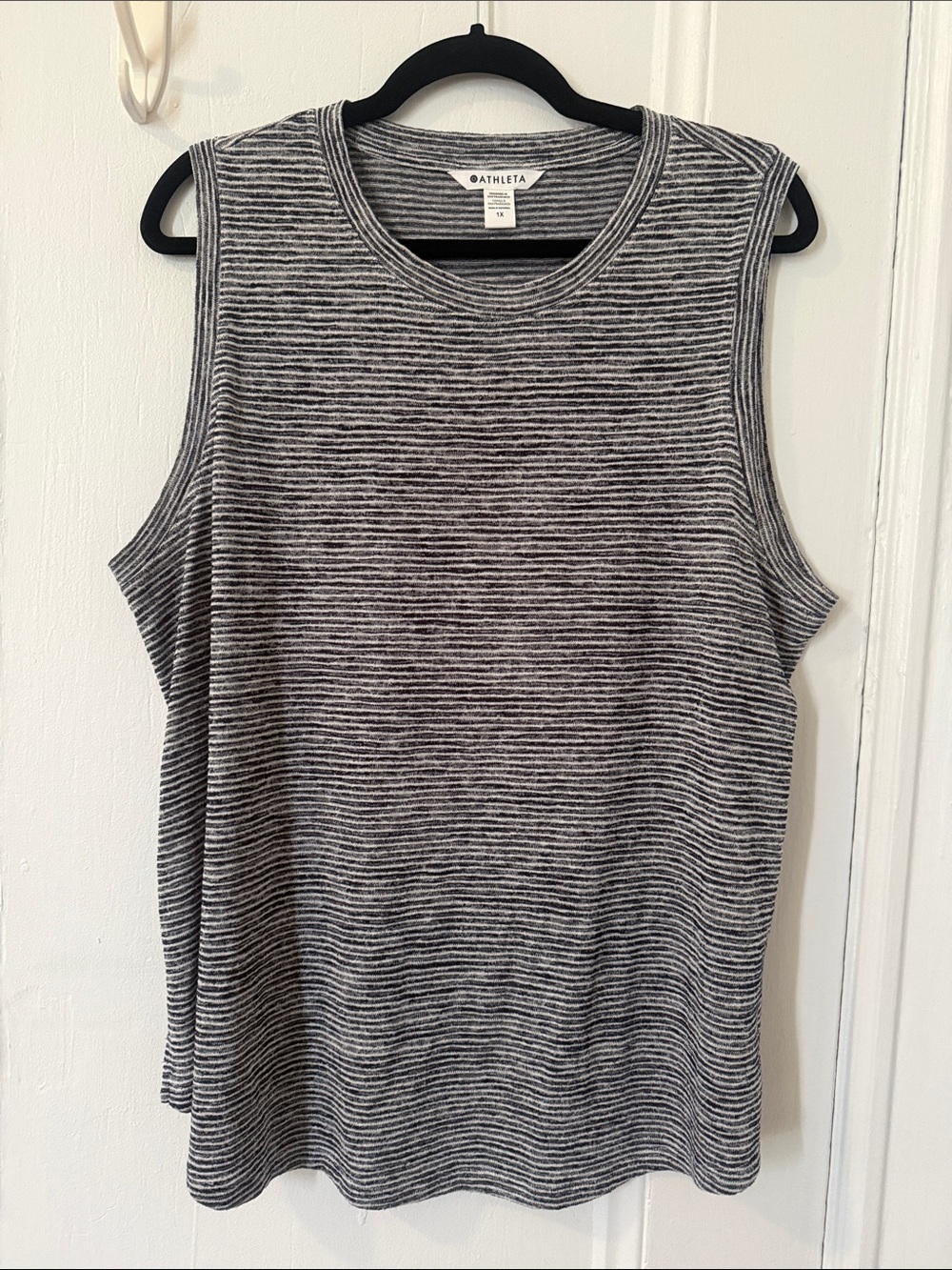 Athleta Breezy Tank — Gray and White Striped Sleeveless Tank in 1X EUC